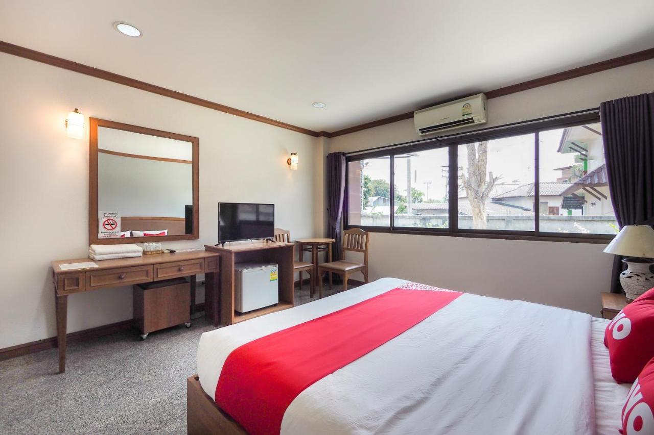 Oyo 859 Golden Land Hotel Чианграй Экстерьер фото