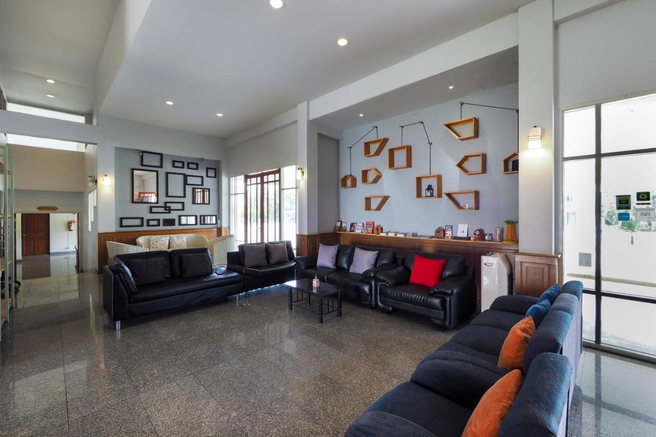 Oyo 859 Golden Land Hotel Чианграй Экстерьер фото