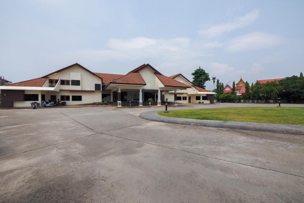 Oyo 859 Golden Land Hotel Чианграй Экстерьер фото