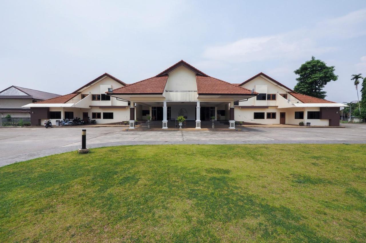 Oyo 859 Golden Land Hotel Чианграй Экстерьер фото