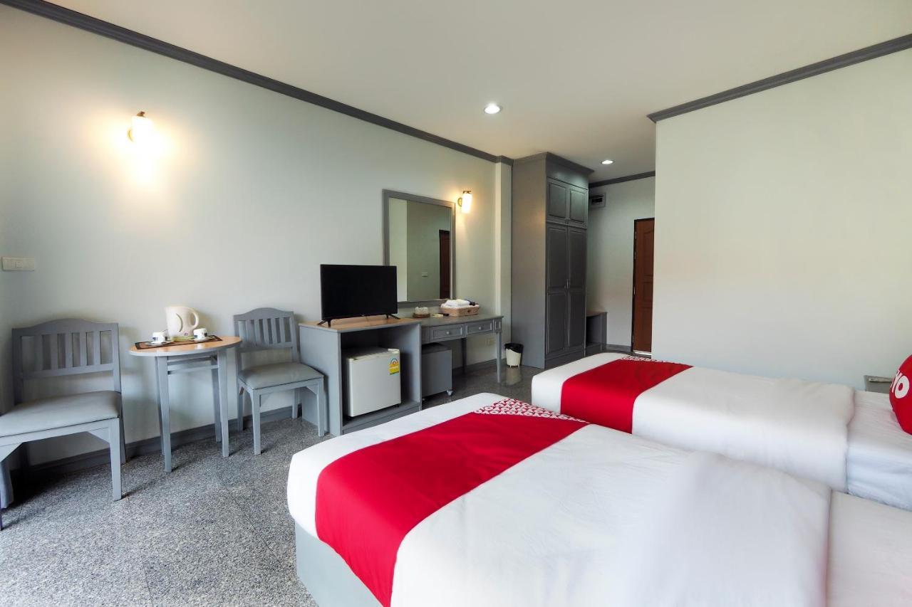 Oyo 859 Golden Land Hotel Чианграй Экстерьер фото