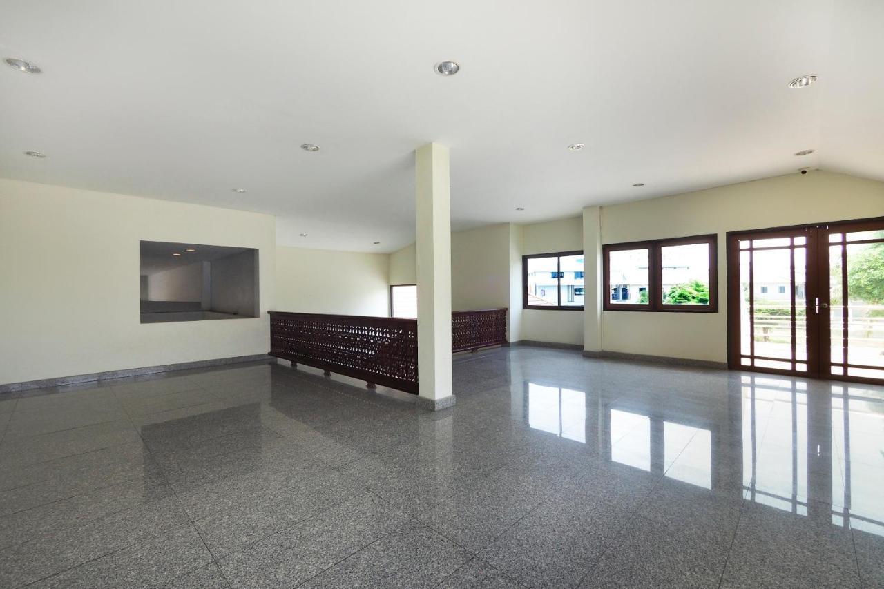 Oyo 859 Golden Land Hotel Чианграй Экстерьер фото