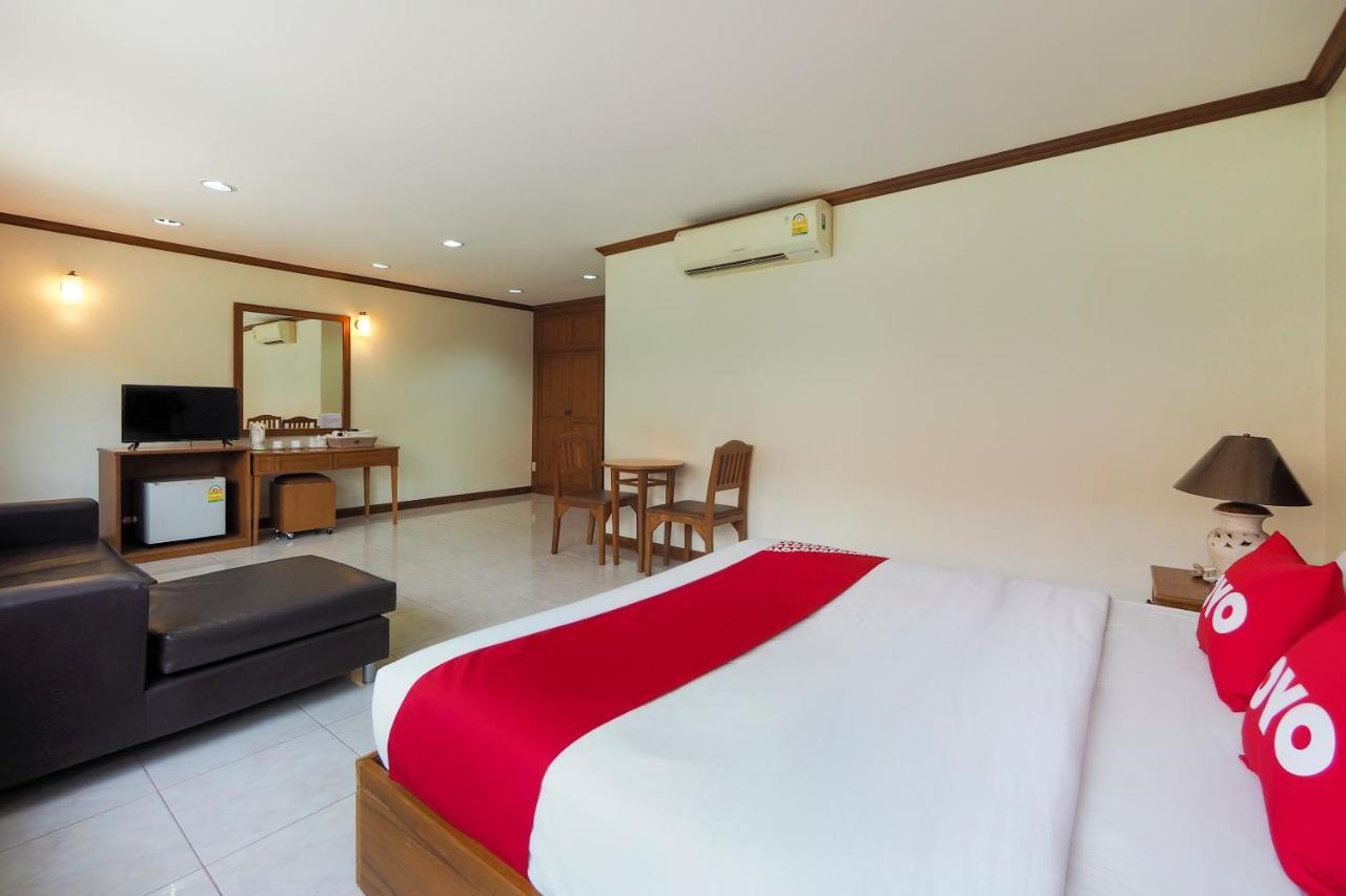 Oyo 859 Golden Land Hotel Чианграй Экстерьер фото