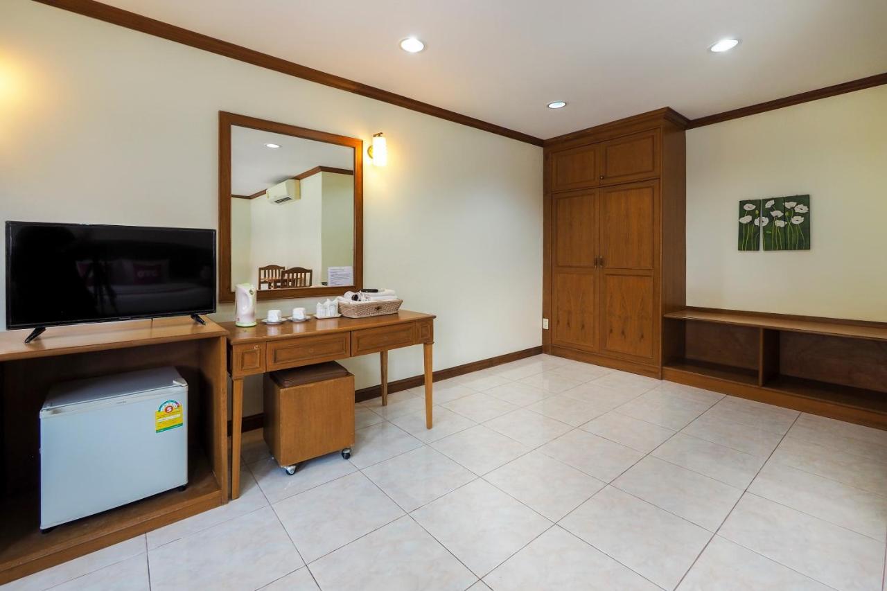 Oyo 859 Golden Land Hotel Чианграй Экстерьер фото