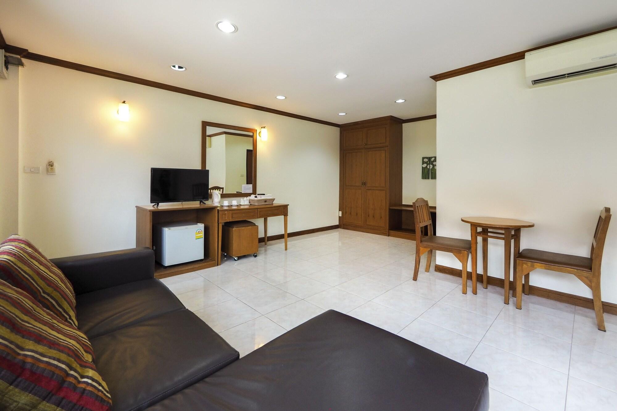 Oyo 859 Golden Land Hotel Чианграй Экстерьер фото