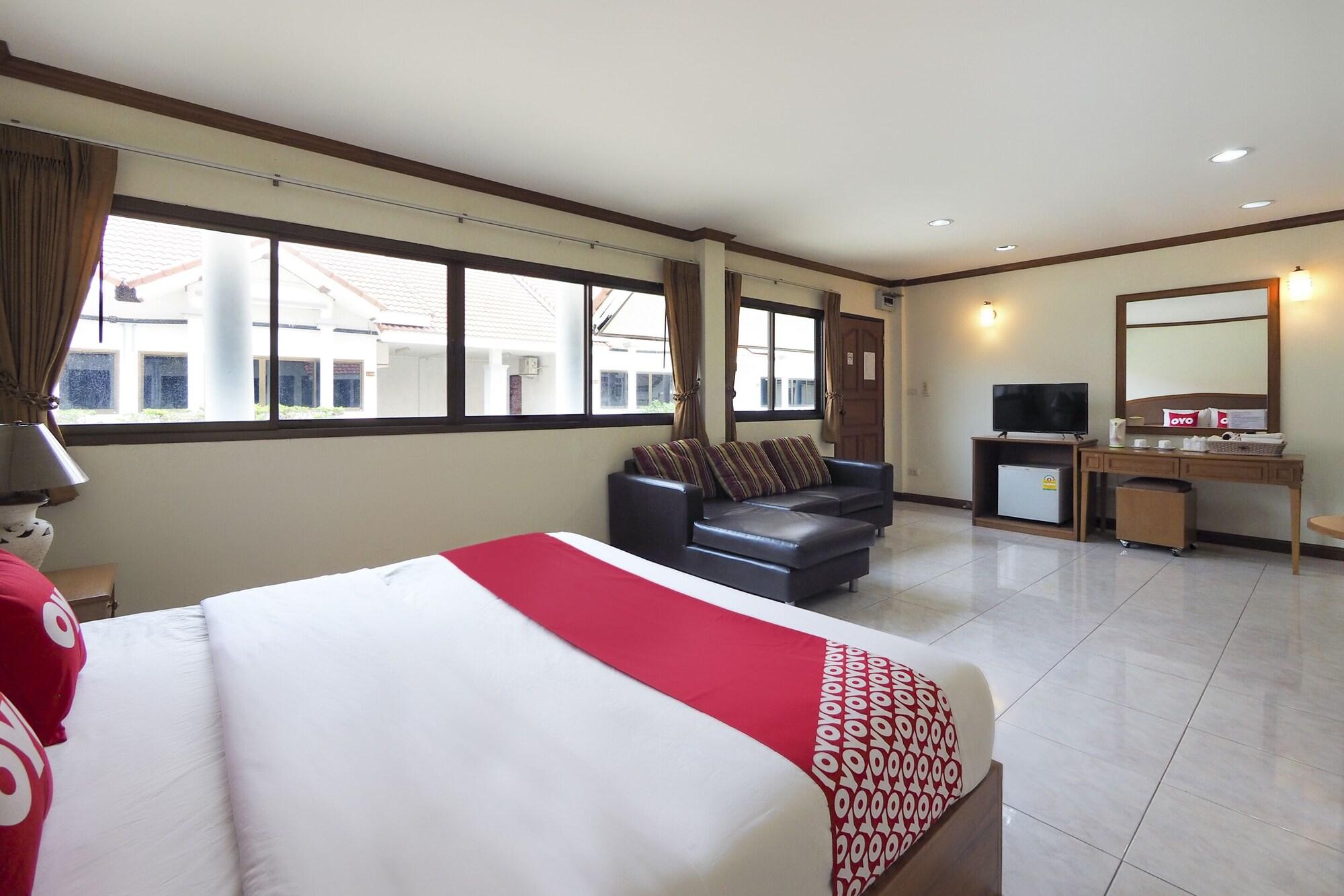 Oyo 859 Golden Land Hotel Чианграй Экстерьер фото