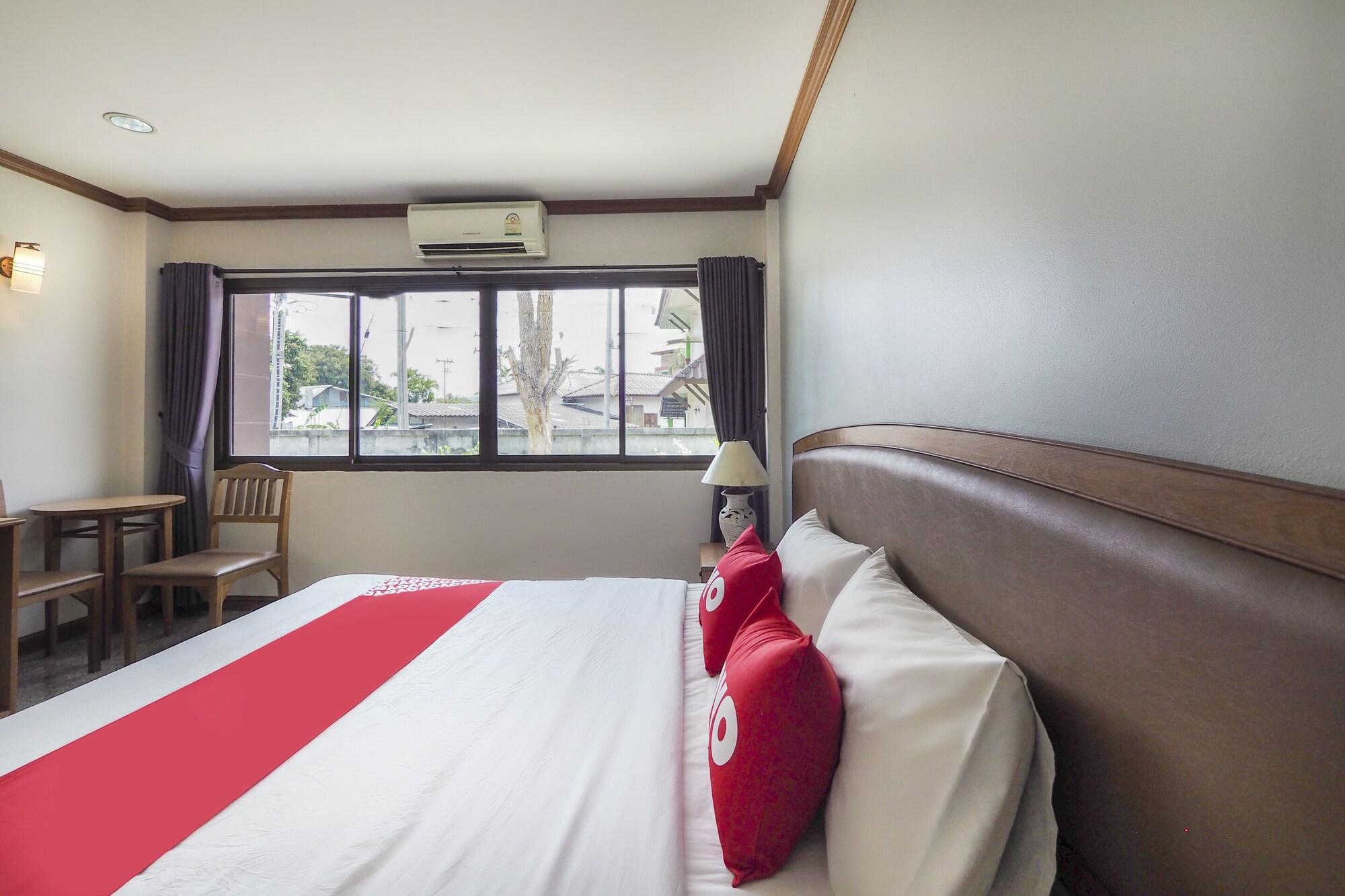 Oyo 859 Golden Land Hotel Чианграй Экстерьер фото
