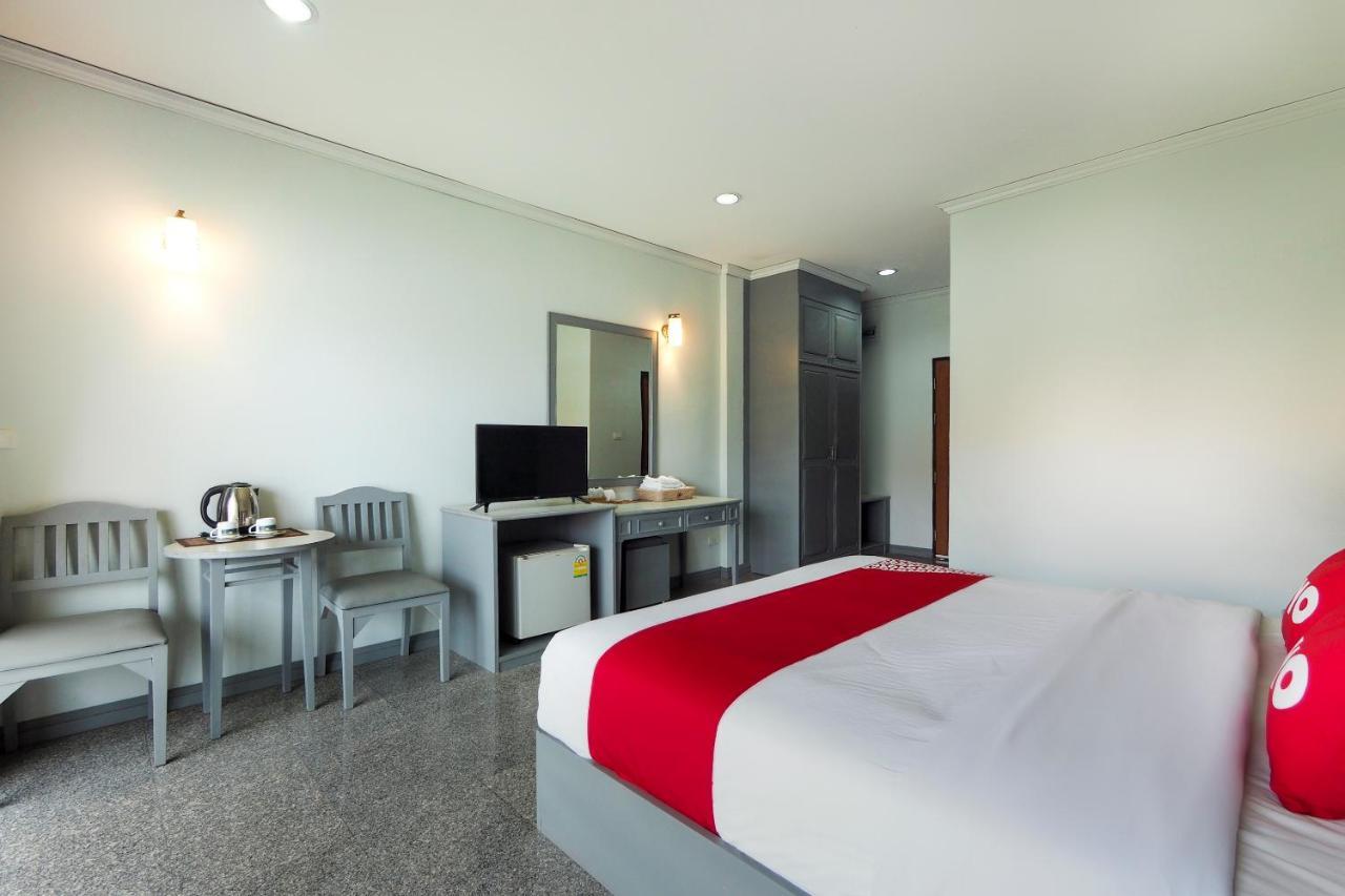 Oyo 859 Golden Land Hotel Чианграй Экстерьер фото