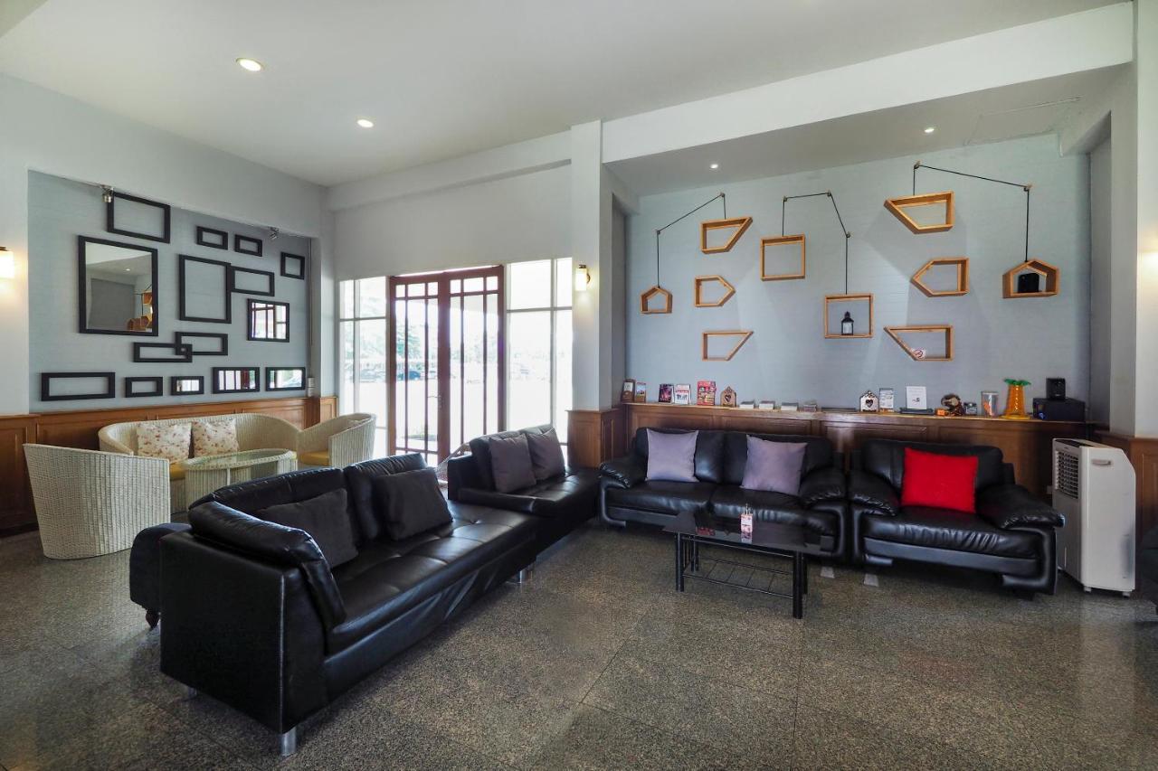 Oyo 859 Golden Land Hotel Чианграй Экстерьер фото